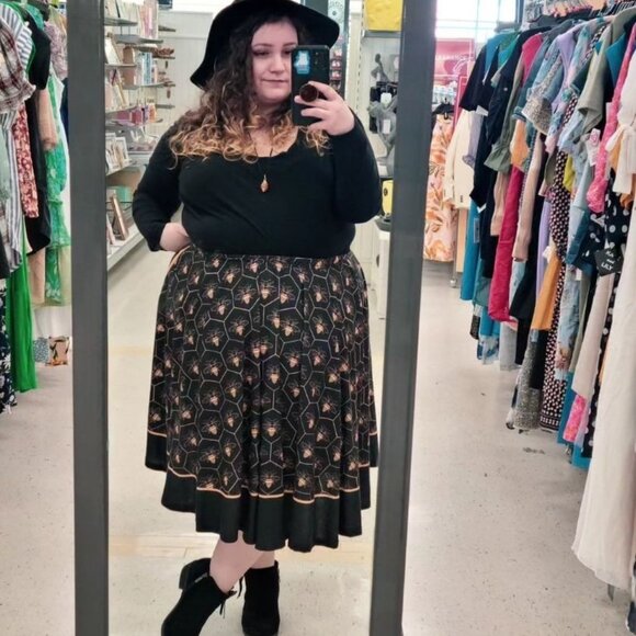 ✨Meet Me✨ - Picture 1 of 7